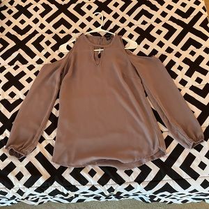 Open shoulder long sleeve shirt